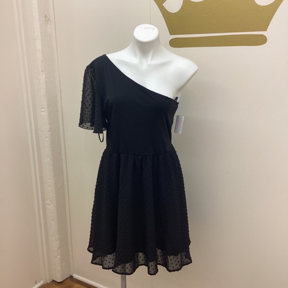 The year round little black dress. - Picture 2 of 4